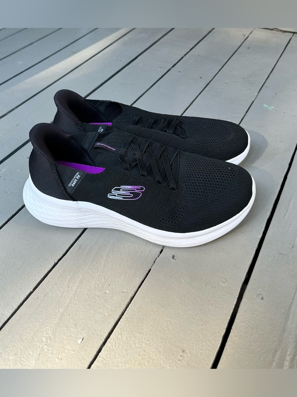 Skechers Wmns Hands Free Swift Fit Low top Knit Mesh Sneakers|Black purple~9..5